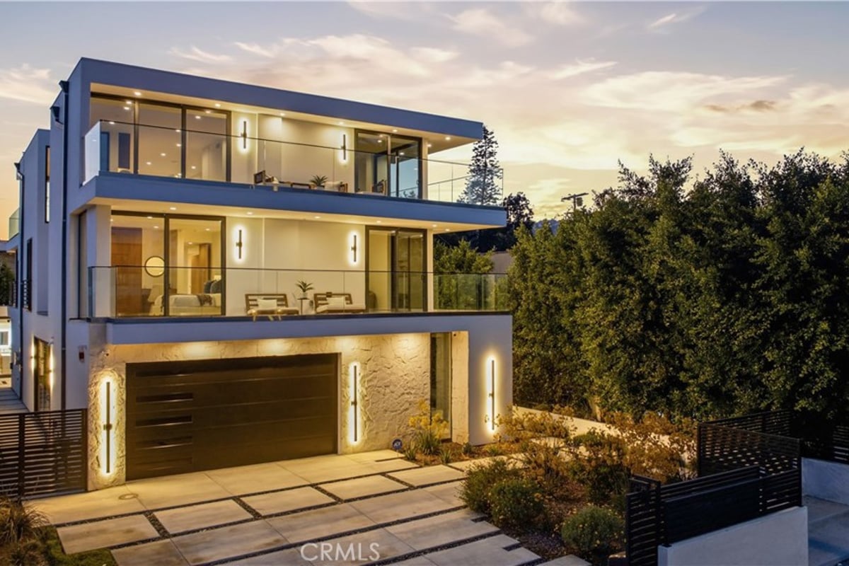 813 N Genesee Avenue, Los Angeles, CA 90046 — photo 1 of 40