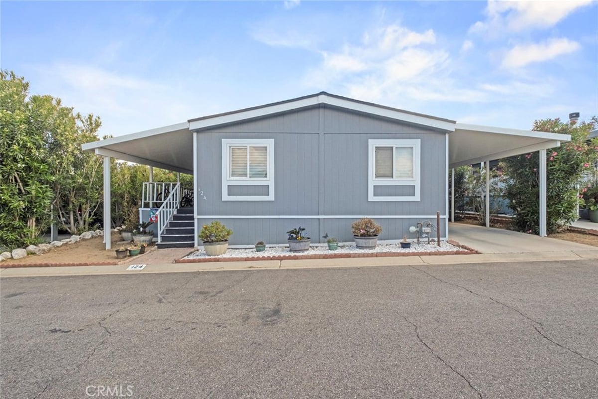 5200 Entrar Drive 124, Palmdale, CA 93551 — photo 1 of 37