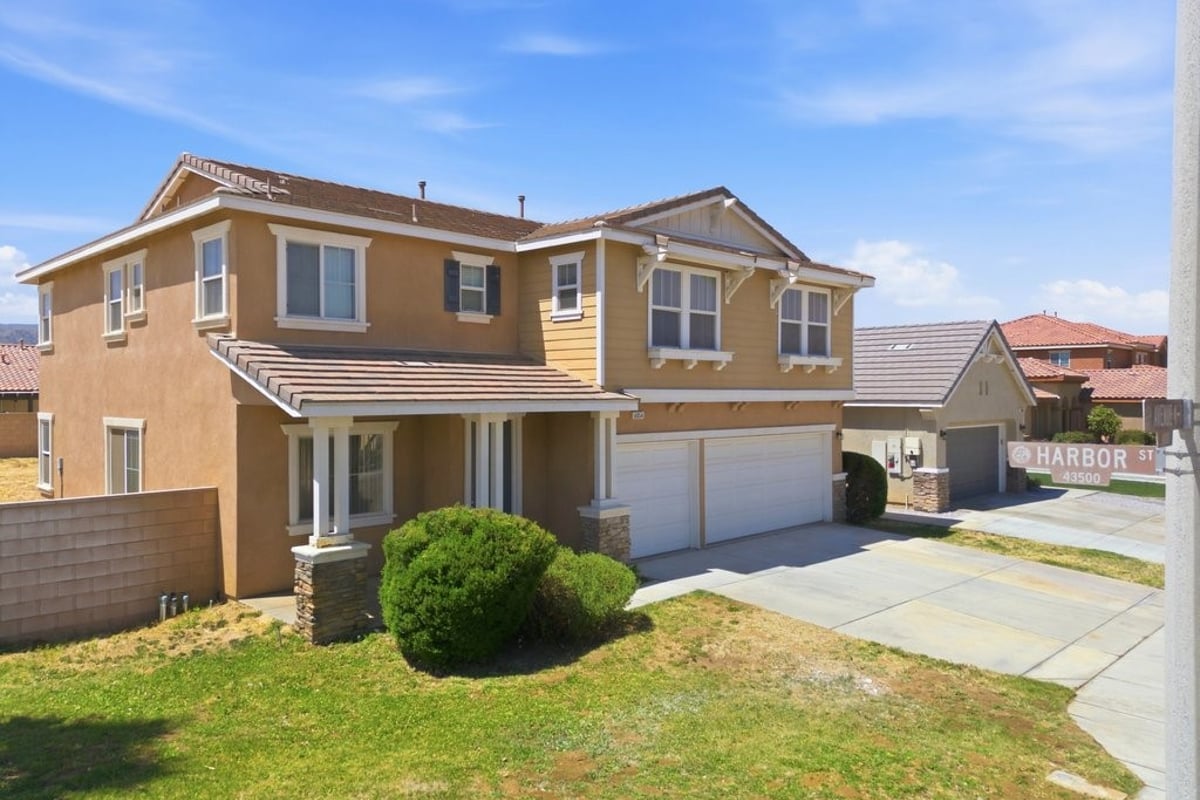 6054 W Avenue K1 Avenue, Lancaster, CA 93536 — photo 1 of 40
