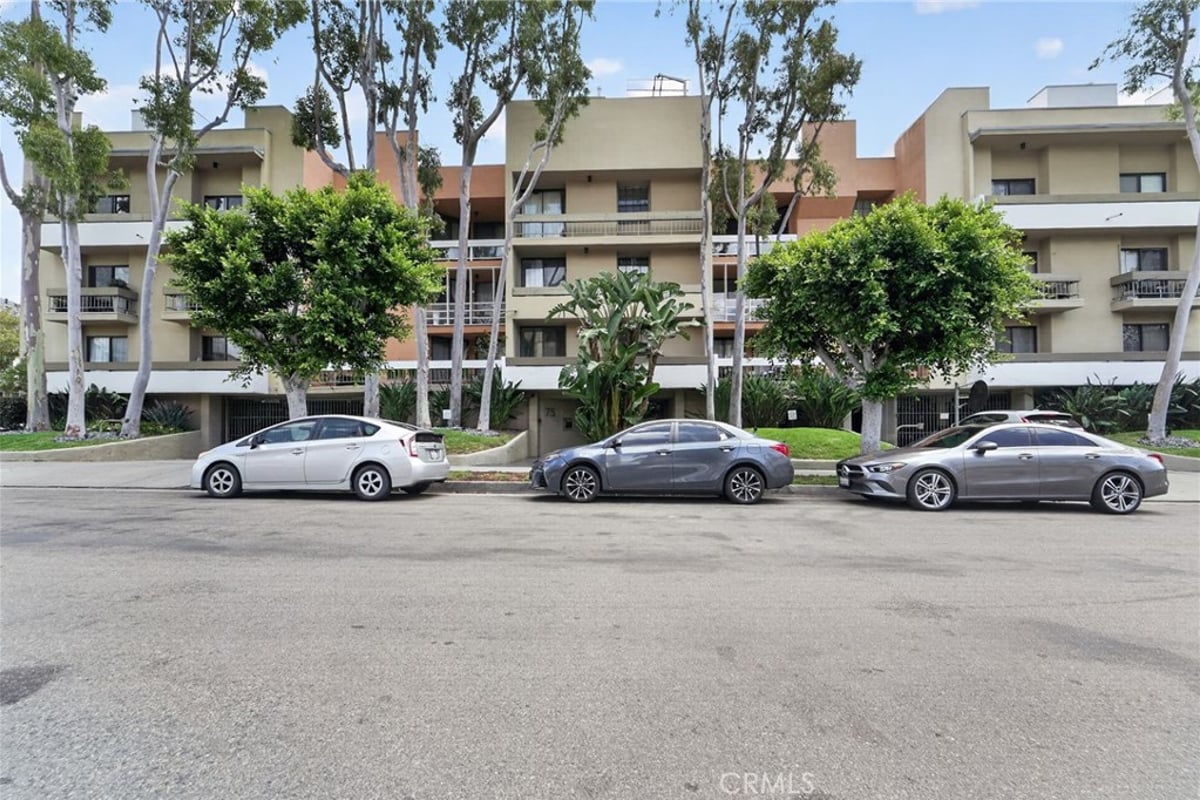 750 N Kings 114, West Hollywood, CA 90069 — photo 1 of 33