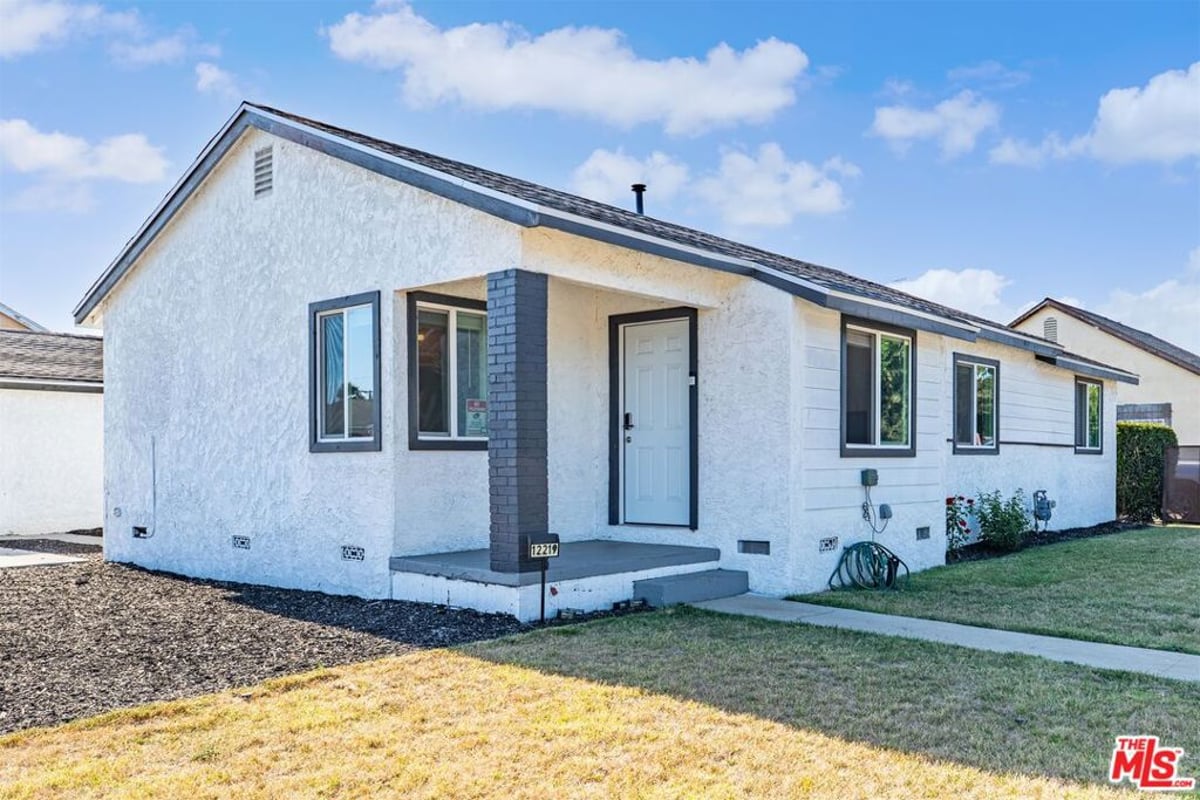 12219 S Central Avenue, Los Angeles, CA 90059 — photo 1 of 41