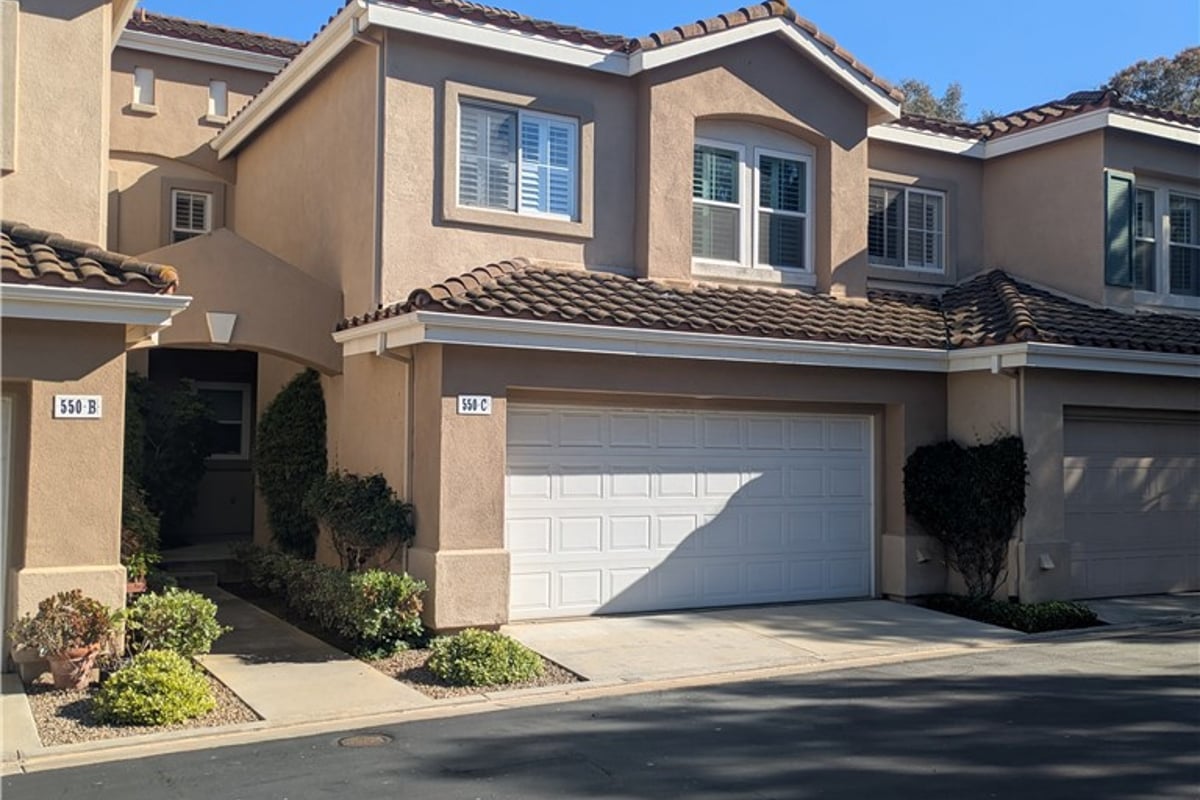 550 Lorabel Way C, Simi Valley, CA 93065 — photo 1 of 44