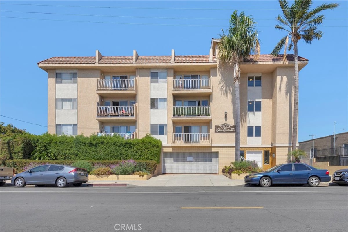 1311 S Grand 10, San Pedro, CA 90731 — photo 1 of 26
