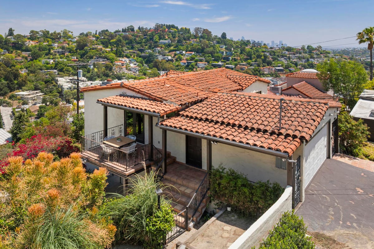 3756 Clayton Avenue W, Los Angeles, CA 90027 — photo 1 of 43