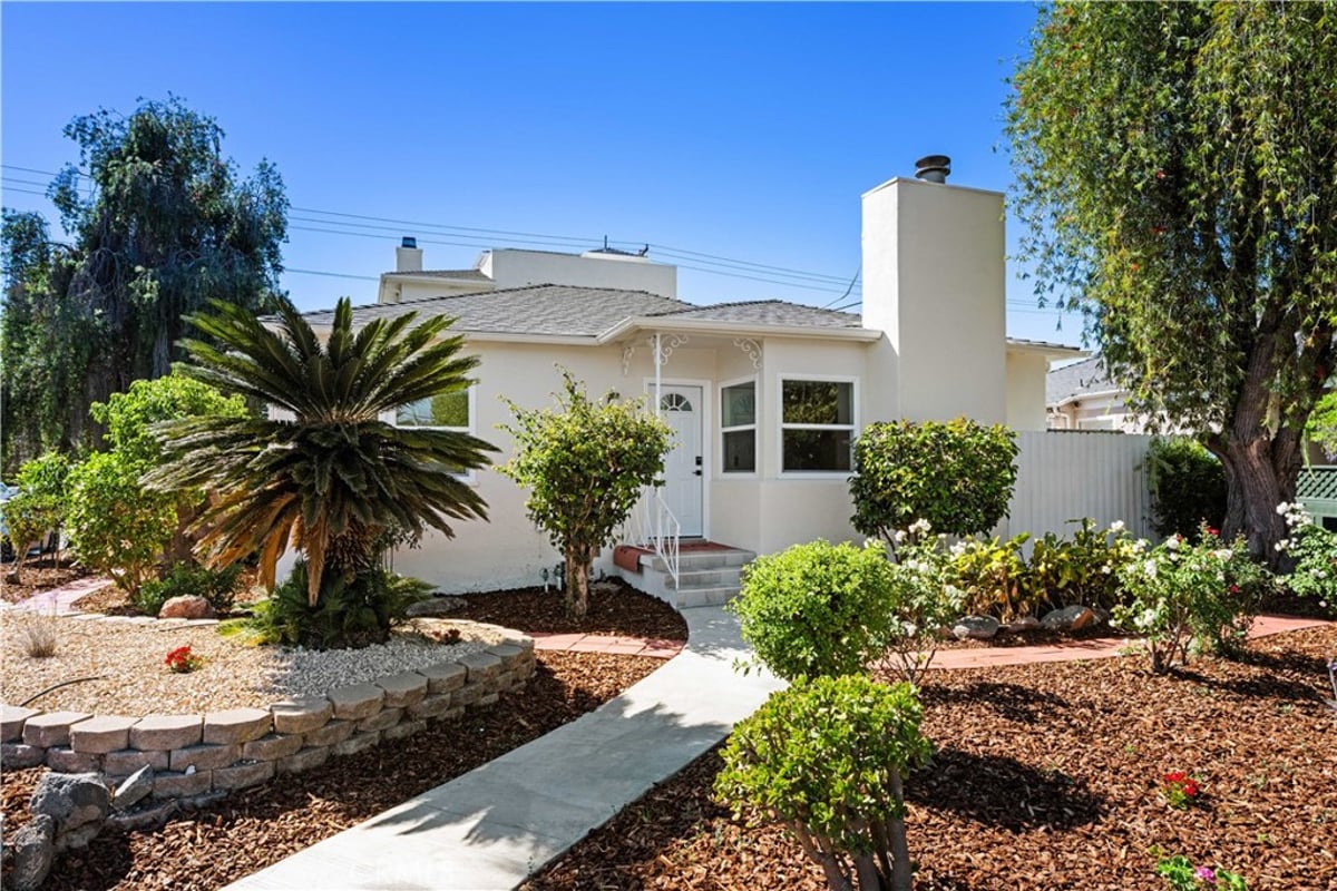 2759 S Barrington Avenue, Los Angeles, CA 90064 — photo 1 of 22