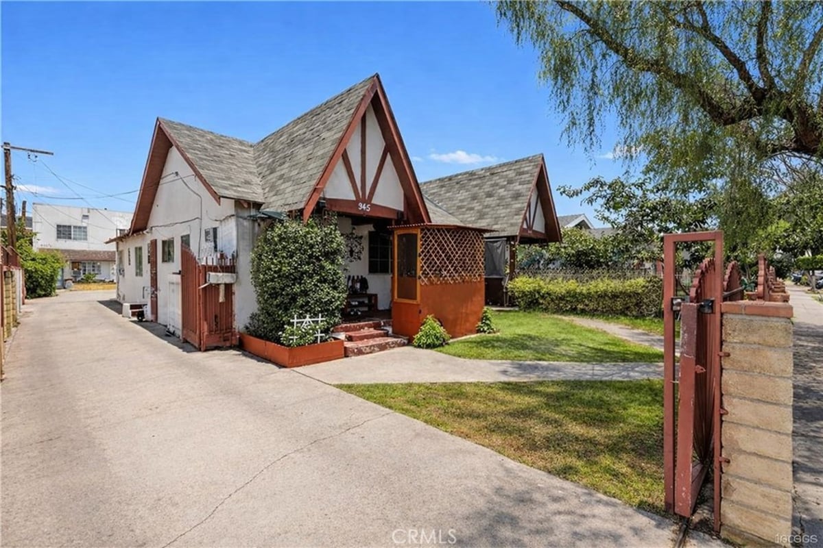 943 W 65th, Los Angeles, CA 90044 — photo 1 of 1