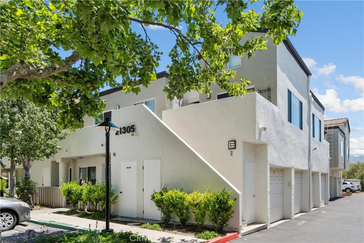 21305 Nandina Lane 201, Newhall, CA 91321 — photo 1 of 35