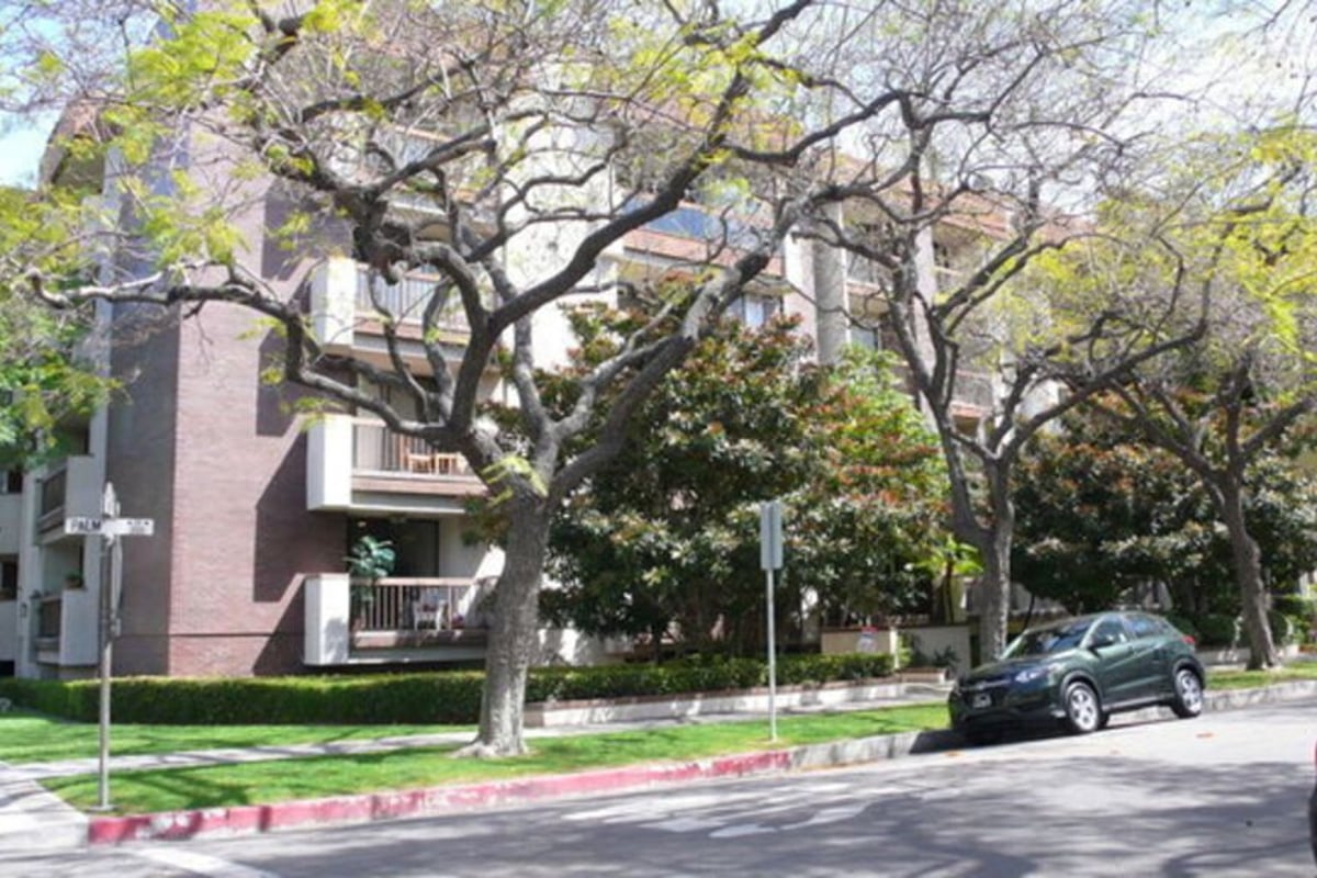 324 N Palm Drive 204, Beverly Hills, CA 90210 — photo 1 of 1