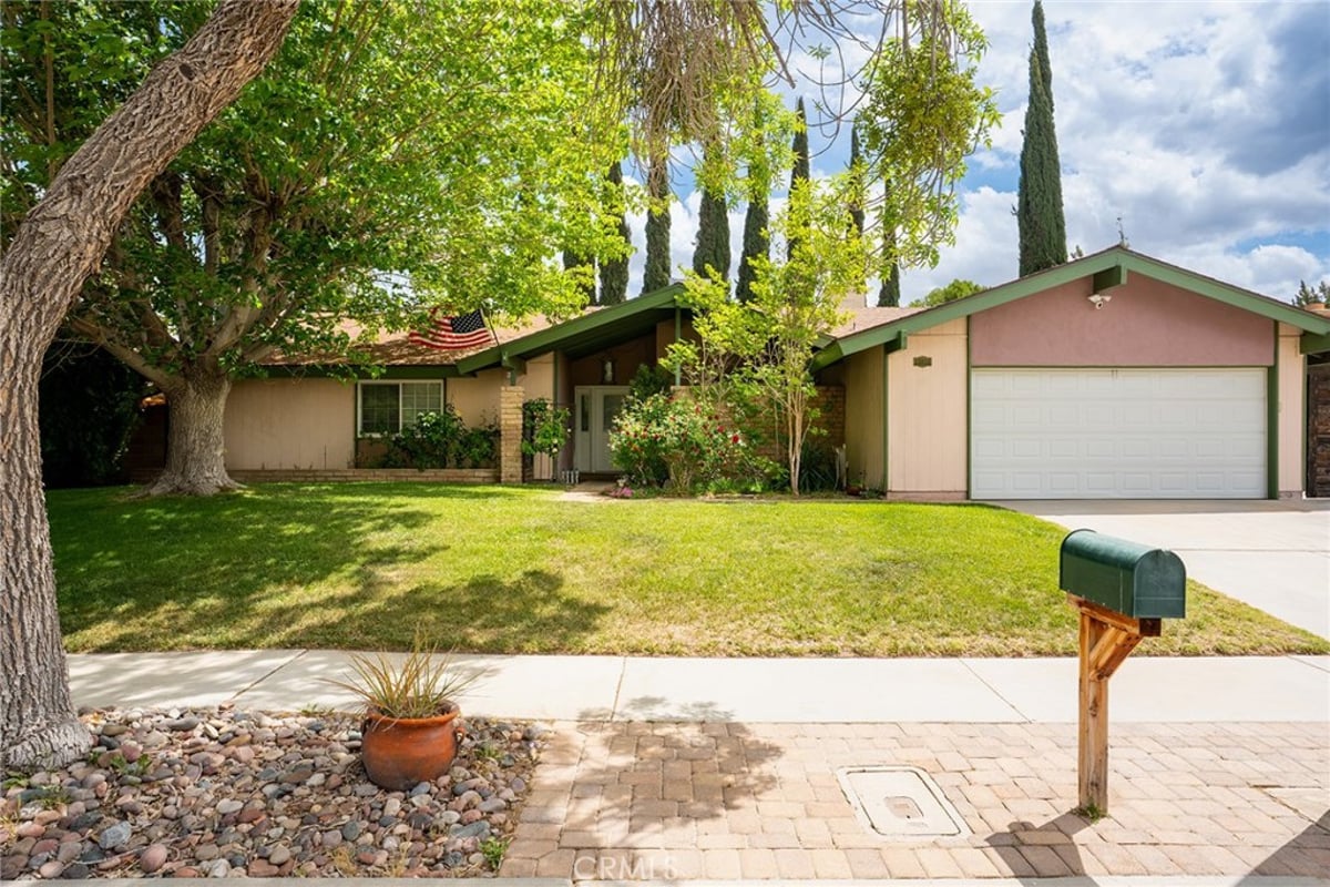 43946 Galion, Lancaster, CA 93536 — photo 1 of 19