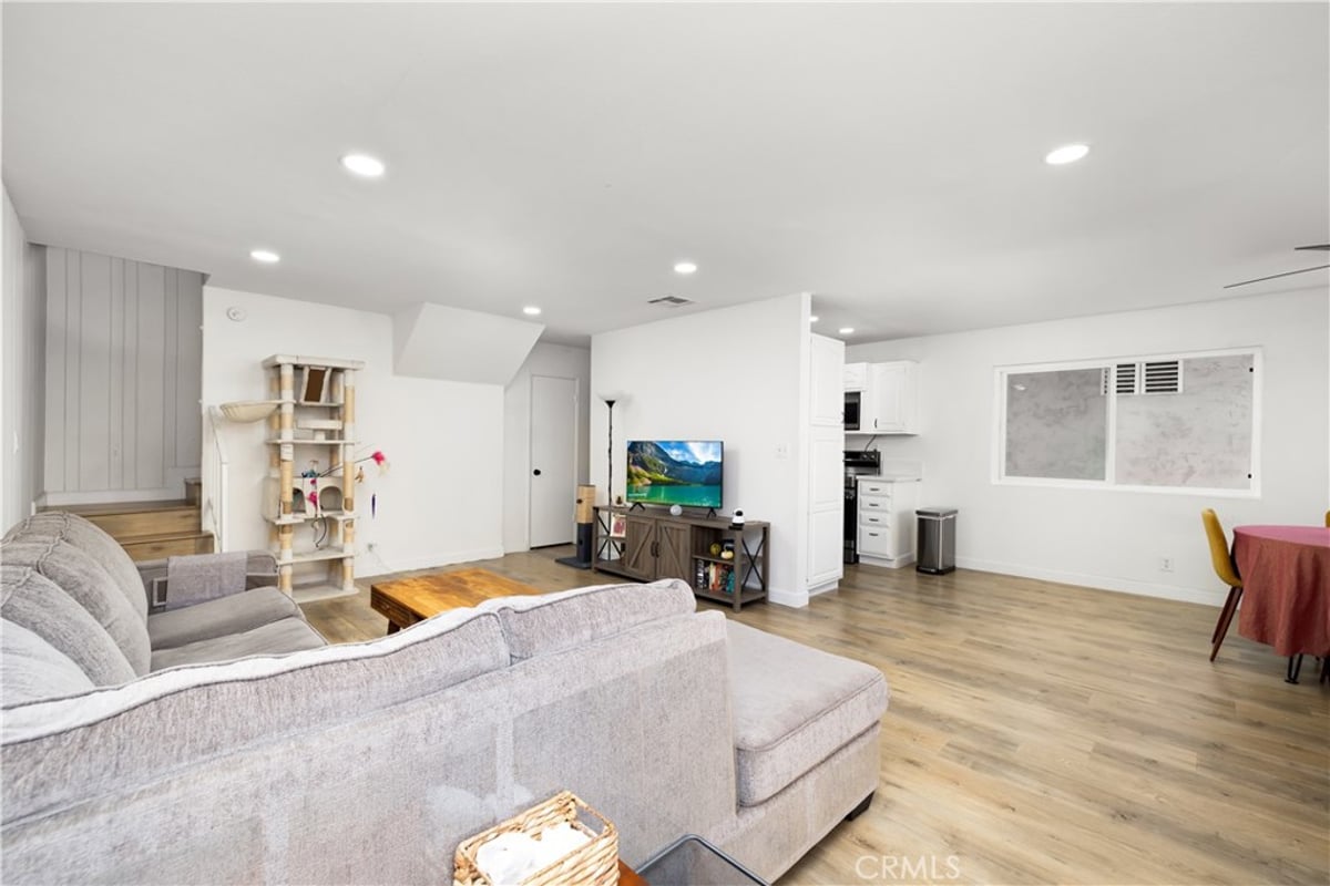 10757 Hortense 307, North Hollywood, CA 91602 — photo 1 of 6
