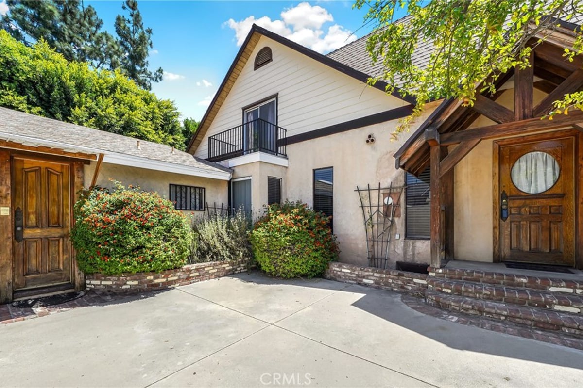 11139 Cohasset, Sun Valley, CA 91352 — photo 1 of 33