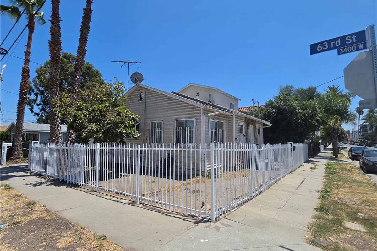 6302 Brynhurst, Los Angeles, CA 90043 — photo 1 of 20