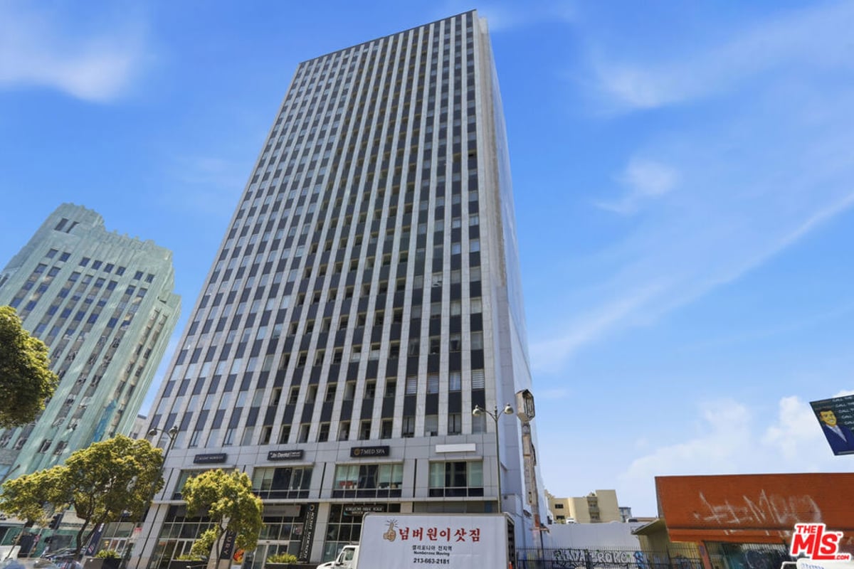 3810 Wilshire Boulevard 1609, Los Angeles, CA 90010 — photo 1 of 29