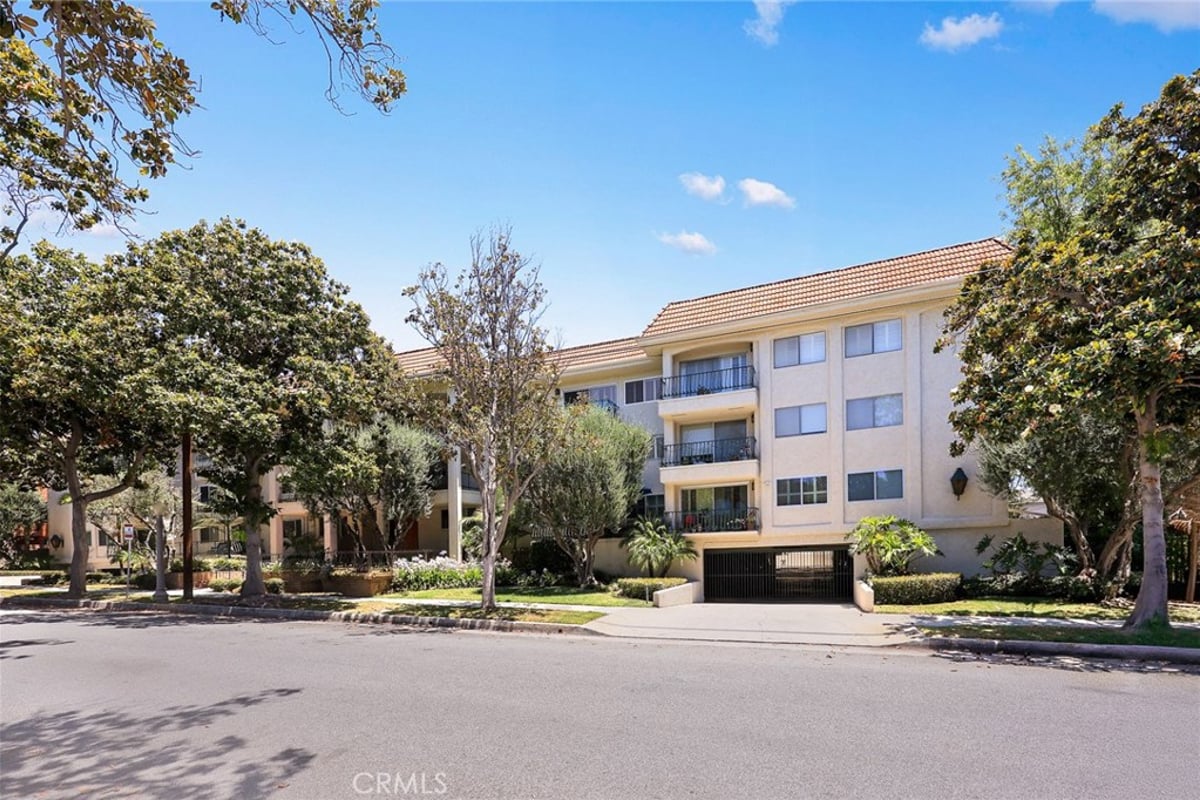 420 S Madison 213, Pasadena, CA 91101 — photo 1 of 49