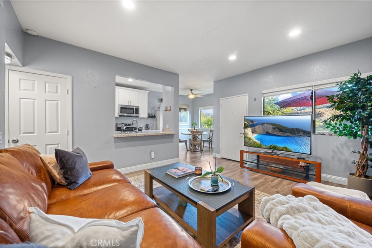 158 Maegan 7, Thousand Oaks, CA 91362 — photo 1 of 33