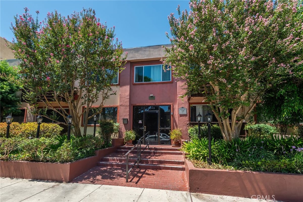 5349 Newcastle 20, Encino, CA 91316 — photo 1 of 25
