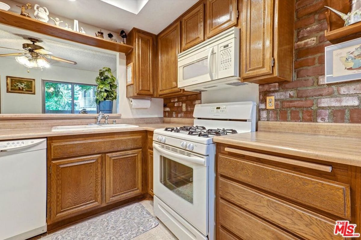 6716 Clybourn Avenue 149, North Hollywood, CA 91606 — photo 1 of 32