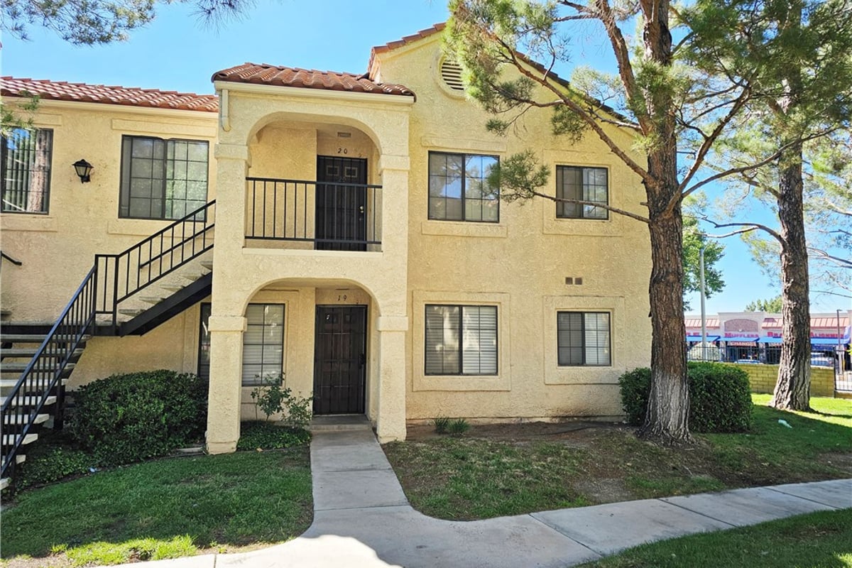 2554 Olive Drive 19, Palmdale, CA 93550 — photo 1 of 24
