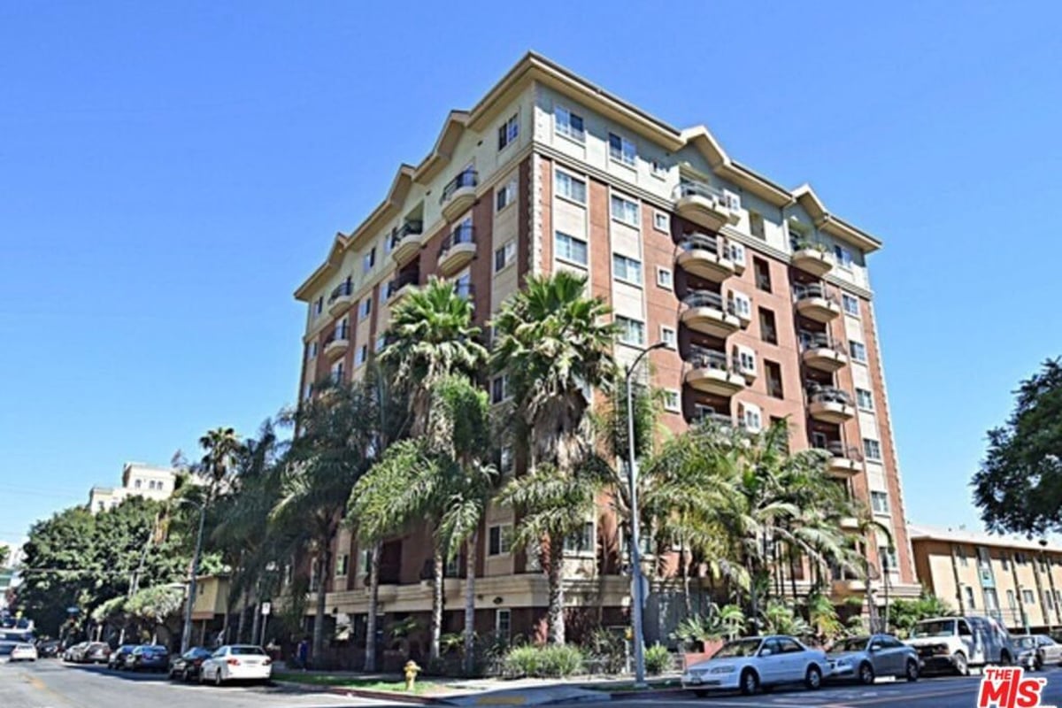 700 S Ardmore Avenue PH1, Los Angeles, CA 90005 — photo 1 of 4