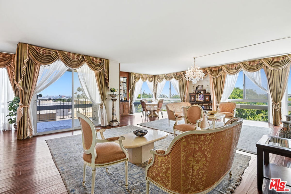 318 N Maple Drive 506, Beverly Hills, CA 90210 — photo 1 of 17