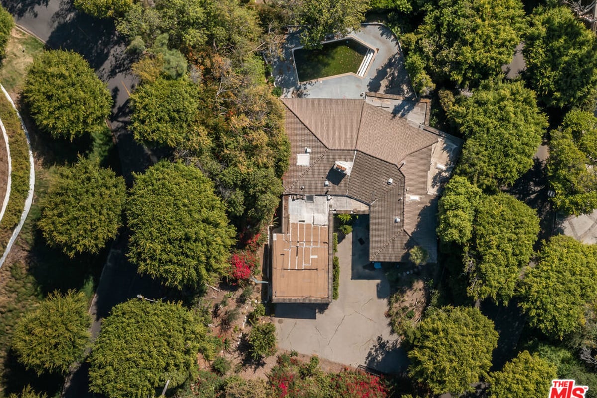 1150 Laurel Way, Beverly Hills, CA 90210 — photo 1 of 5