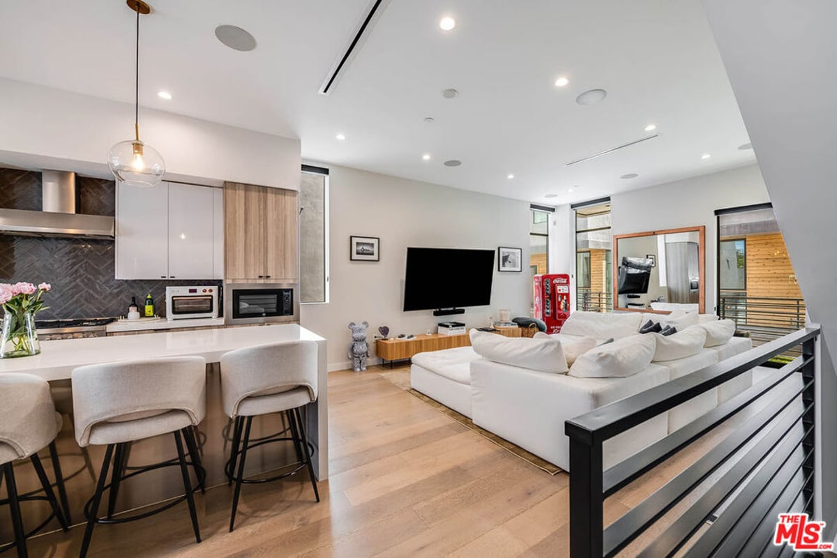 4425 Studio Place, Studio City, CA 91602 — photo 1 of 44