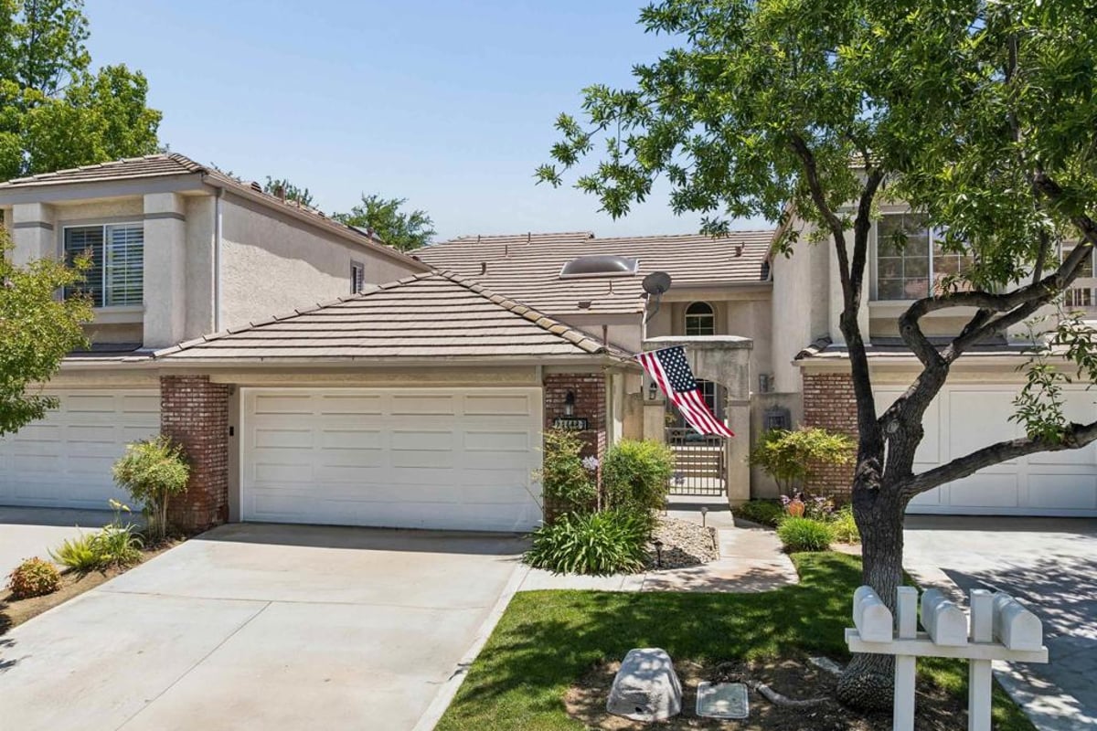 24448 Hampton Dr B, Santa Clarita, CA 91355 — photo 1 of 34