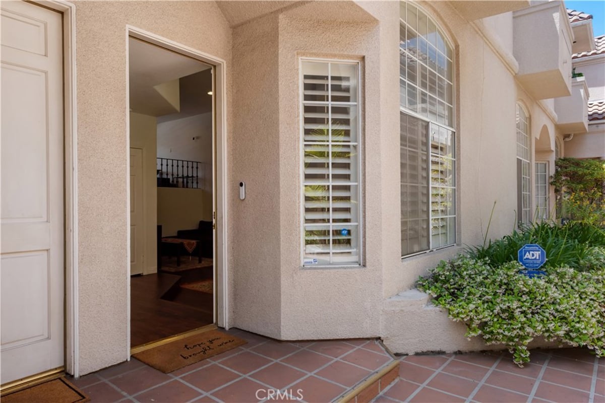 813 N Martel Avenue 2, Los Angeles, CA 90046 — photo 1 of 24
