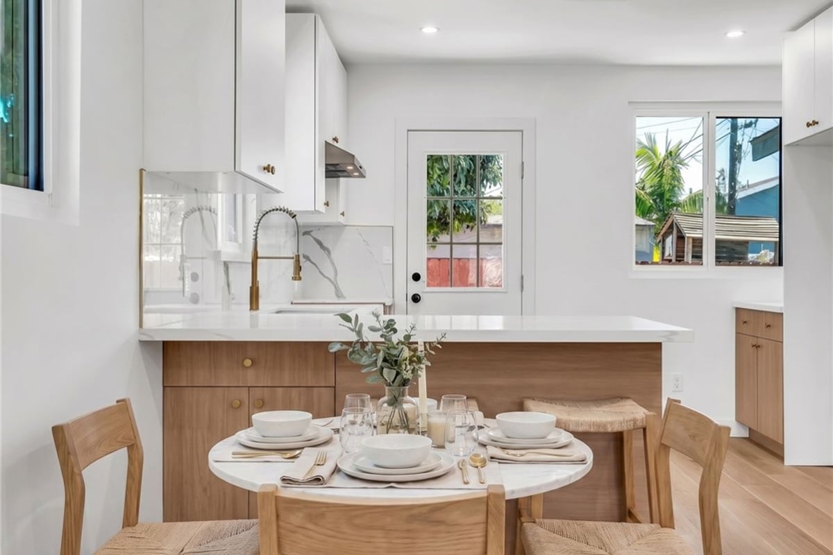 3516 Montclair Street, Los Angeles, CA 90018 — photo 1 of 36