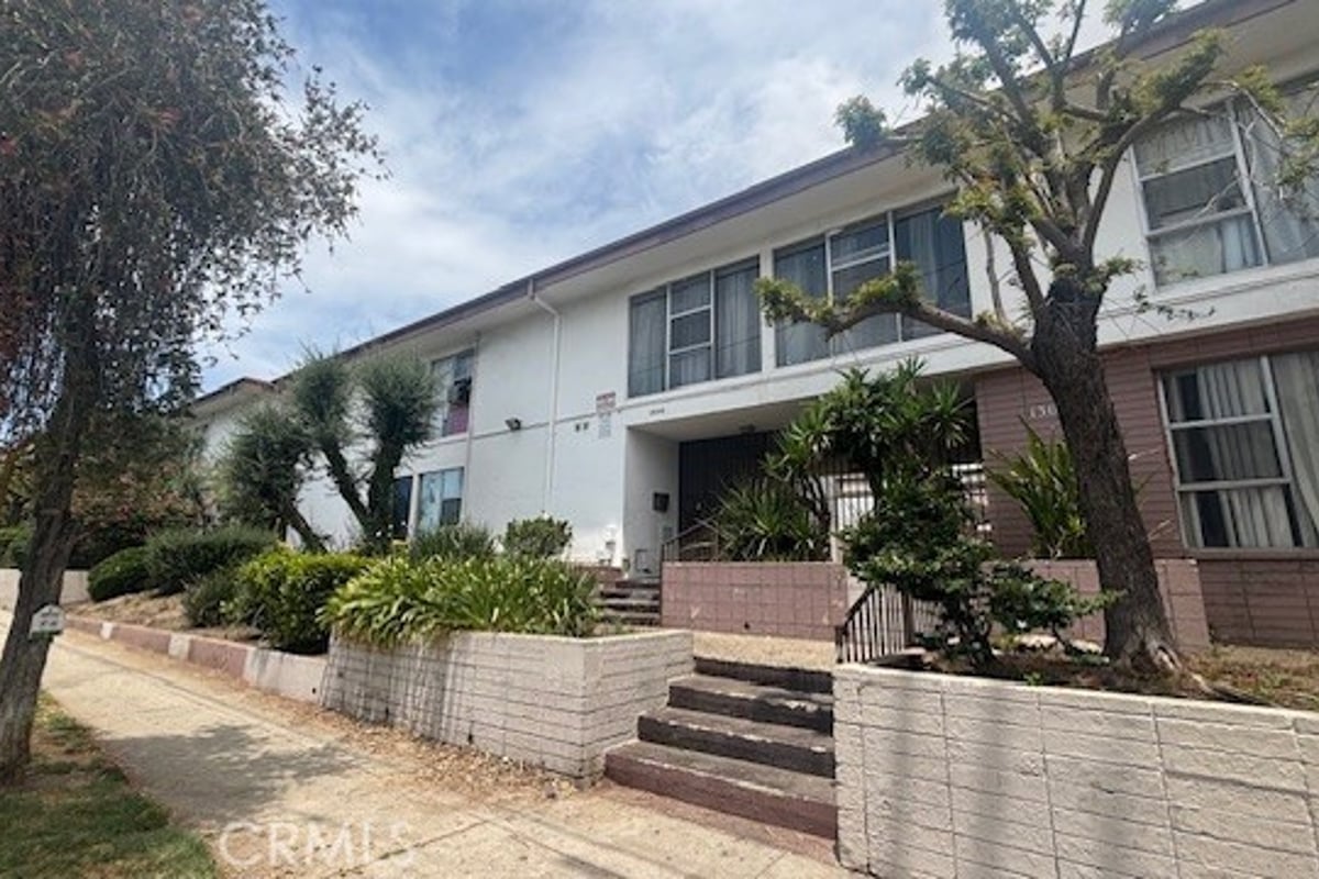 13040 Dronfield 12, Sylmar, CA 91342 — photo 1 of 6
