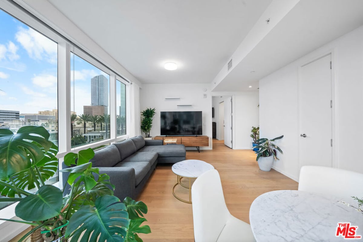 877 Francisco Street 1128, Los Angeles, CA 90017 — photo 1 of 51