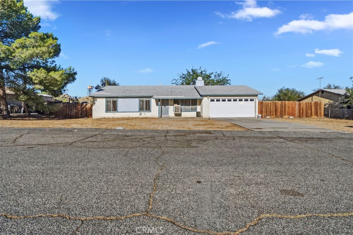 40015 172nd E, Palmdale, CA 93591 — photo 1 of 27