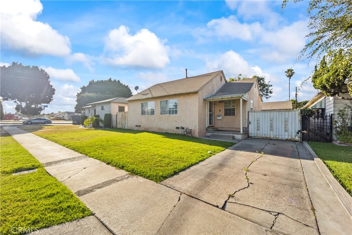1209 E 124th Street, Los Angeles, CA 90059 — photo 1 of 31