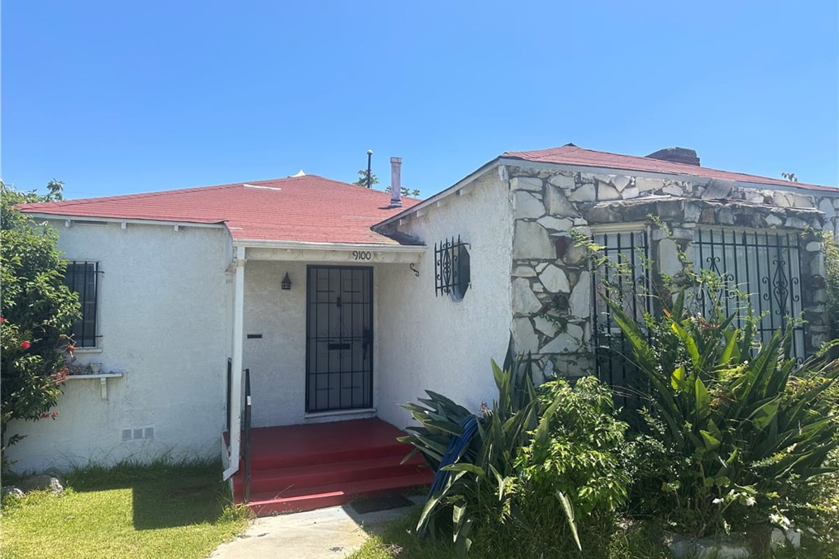 9100 Dalton, Los Angeles, CA 90047 — photo 1 of 3