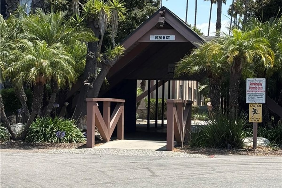 1920 N H Street 235, Oxnard, CA 93036 — photo 1 of 7