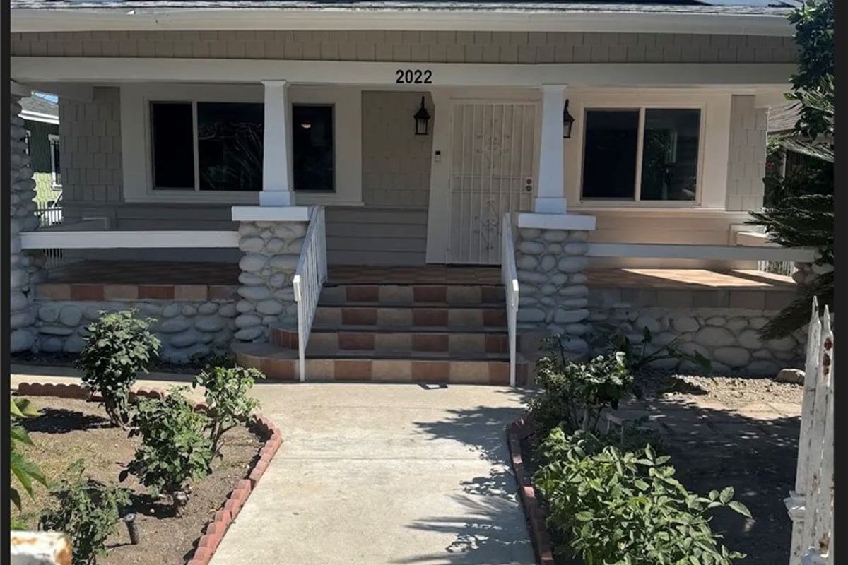 2022 W 31st, Los Angeles, CA 90018 — photo 1 of 23