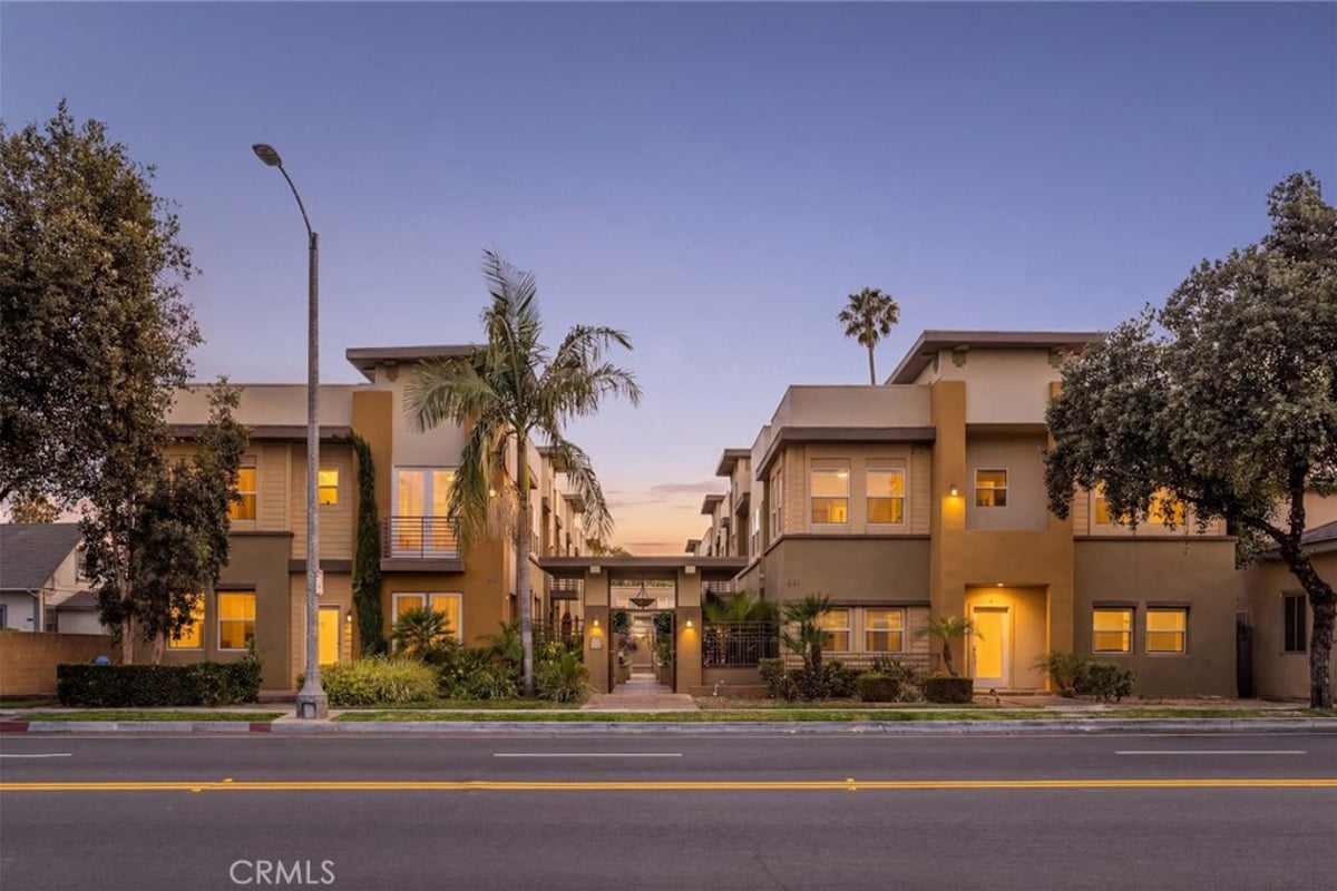 431 N Los Robles Avenue 2, Pasadena, CA 91101 — photo 1 of 26