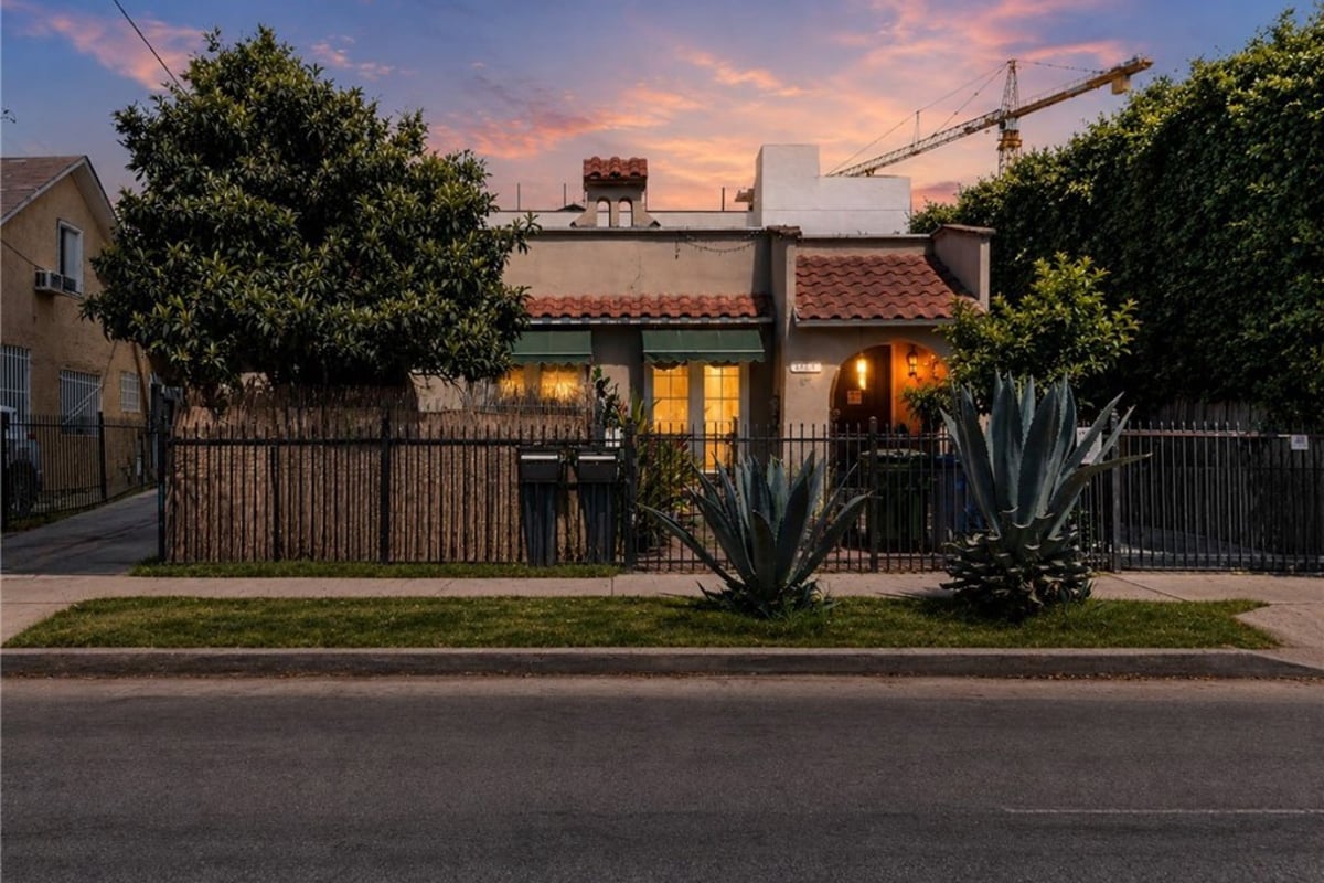 1154 N Wilton, Los Angeles, CA 90038 — photo 1 of 33