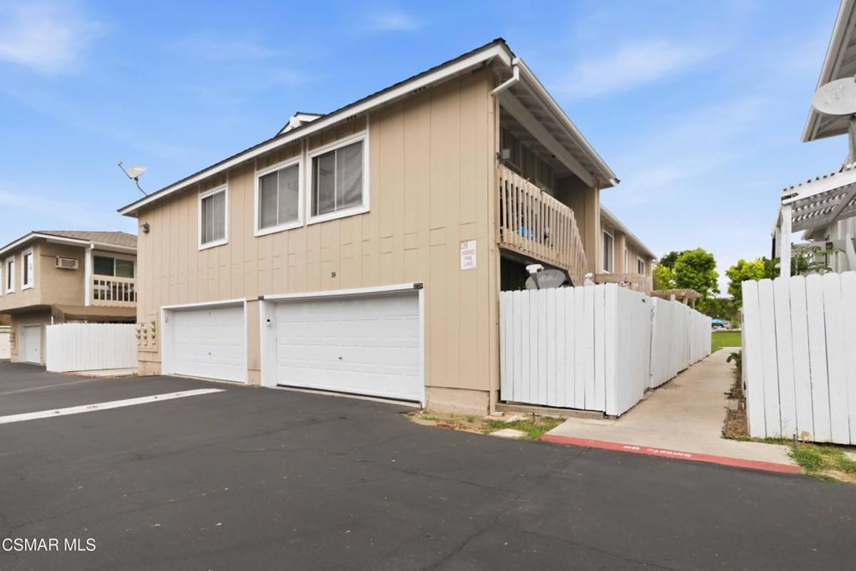 3444 Lockwood Court 18, Simi Valley, CA 93063 — photo 1 of 36