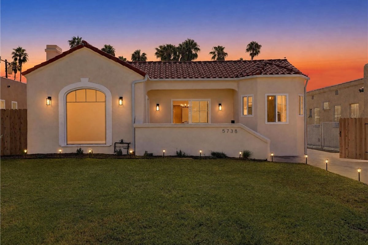 5738 S Mullen Avenue, Los Angeles, CA 90043 — photo 1 of 34