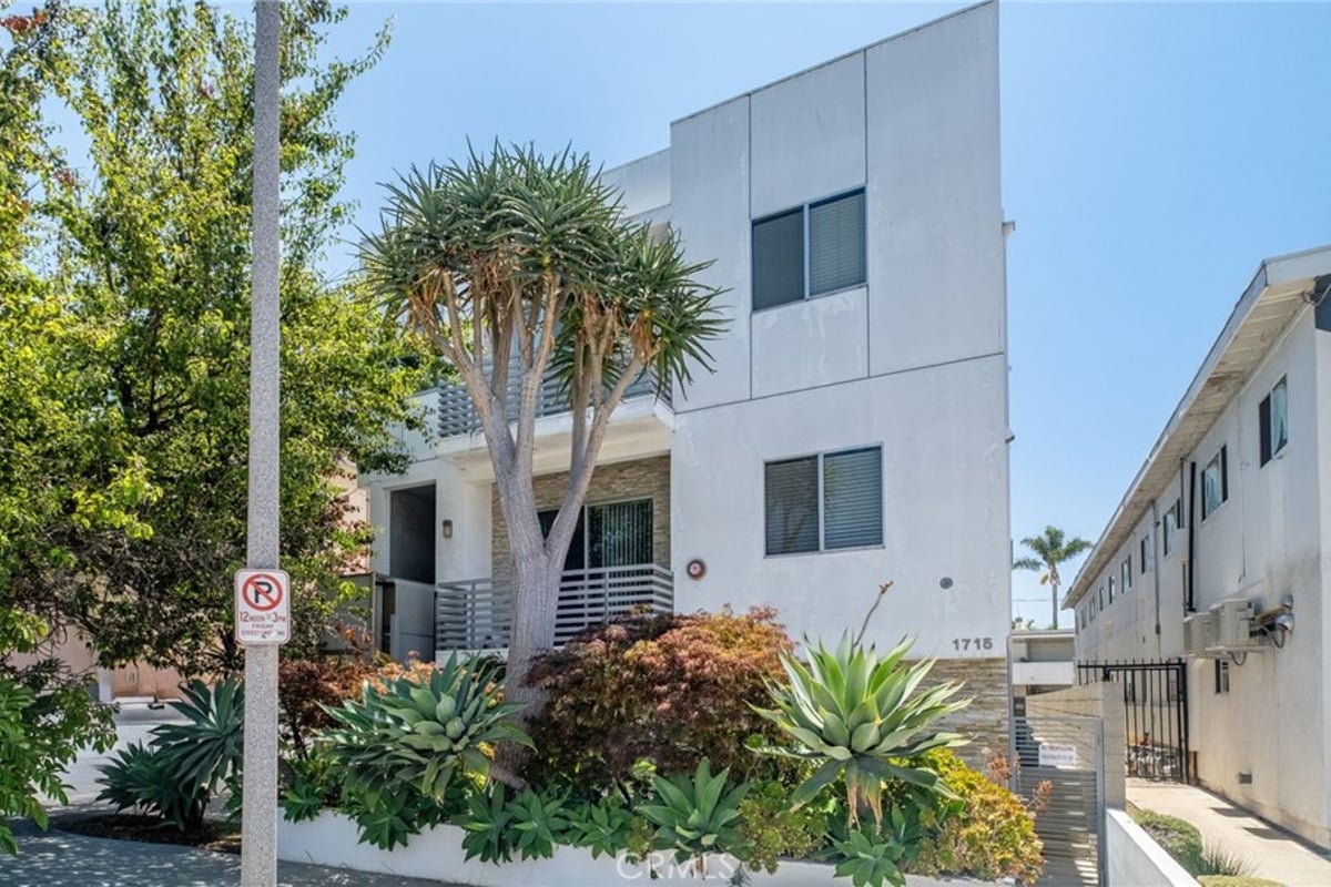 1715 Armacost Avenue 2, Los Angeles, CA 90025 — photo 1 of 45