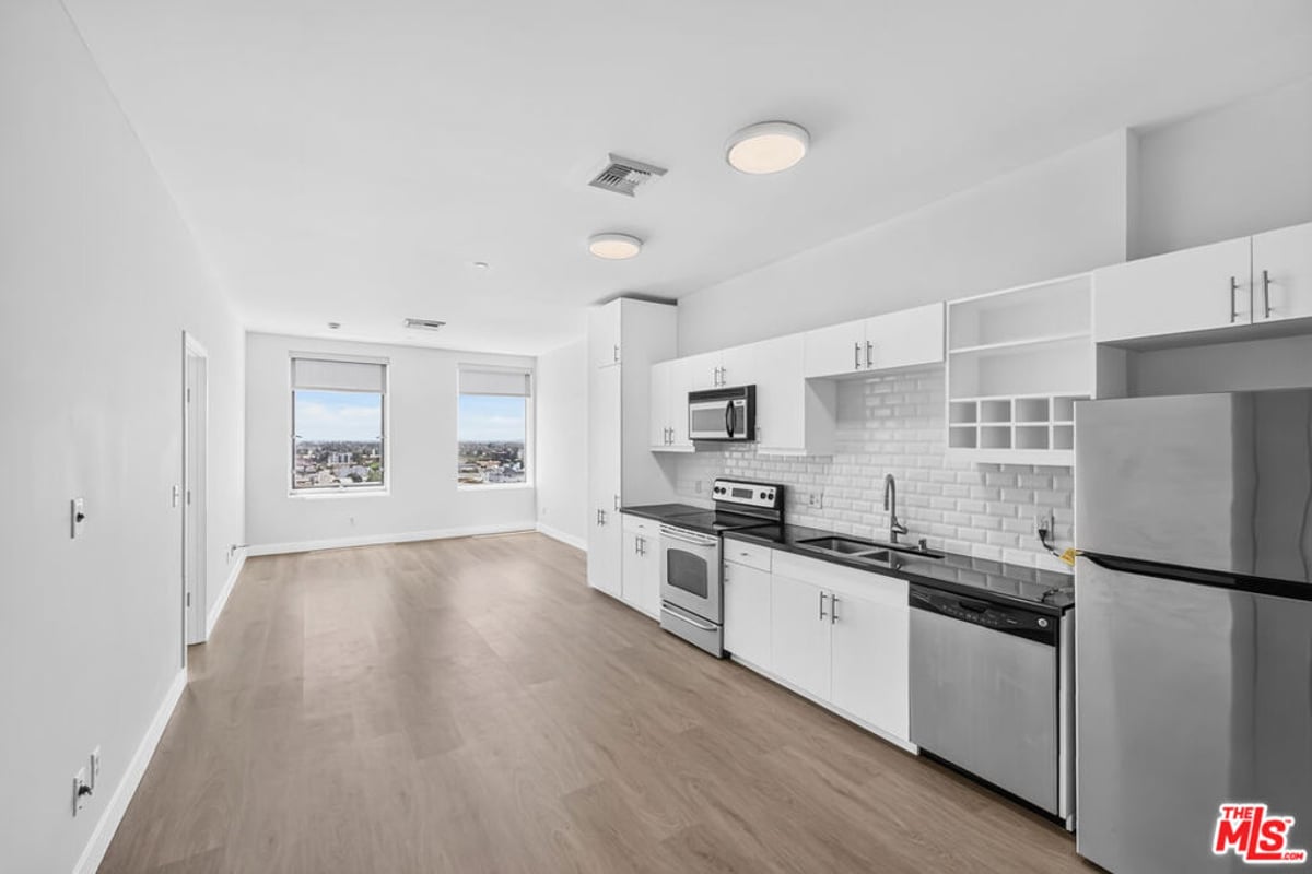 3810 Wilshire Boulevard 1108, Los Angeles, CA 90010 — photo 1 of 51