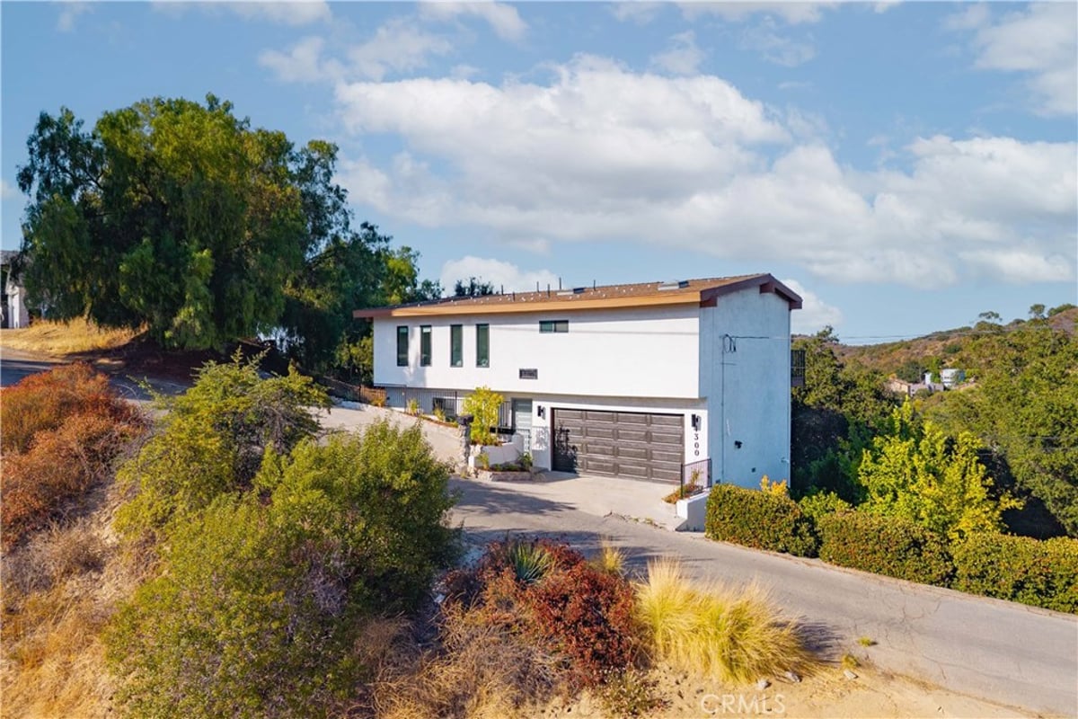 4300 Camello Road, Woodland Hills, CA 91364 — photo 1 of 29