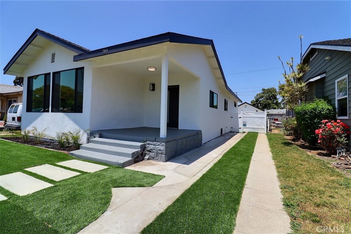2015 W 42nd Place, Los Angeles, CA 90062 — photo 1 of 23