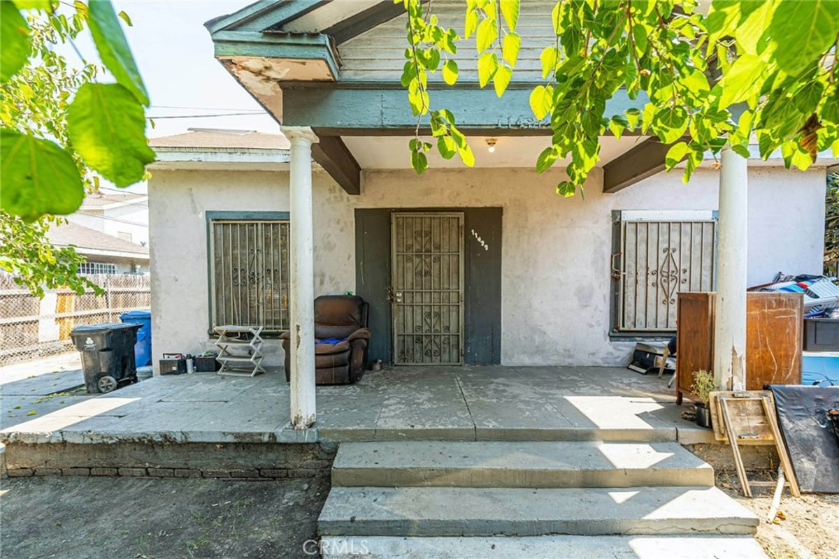 11422 Willowbrook, Los Angeles, CA 90059 — photo 1 of 3