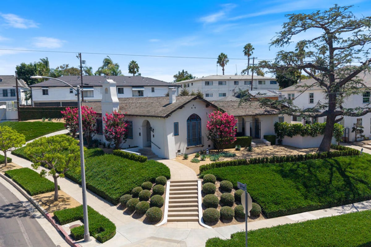 800 S Plymouth Boulevard, Los Angeles, CA 90005 — photo 1 of 55