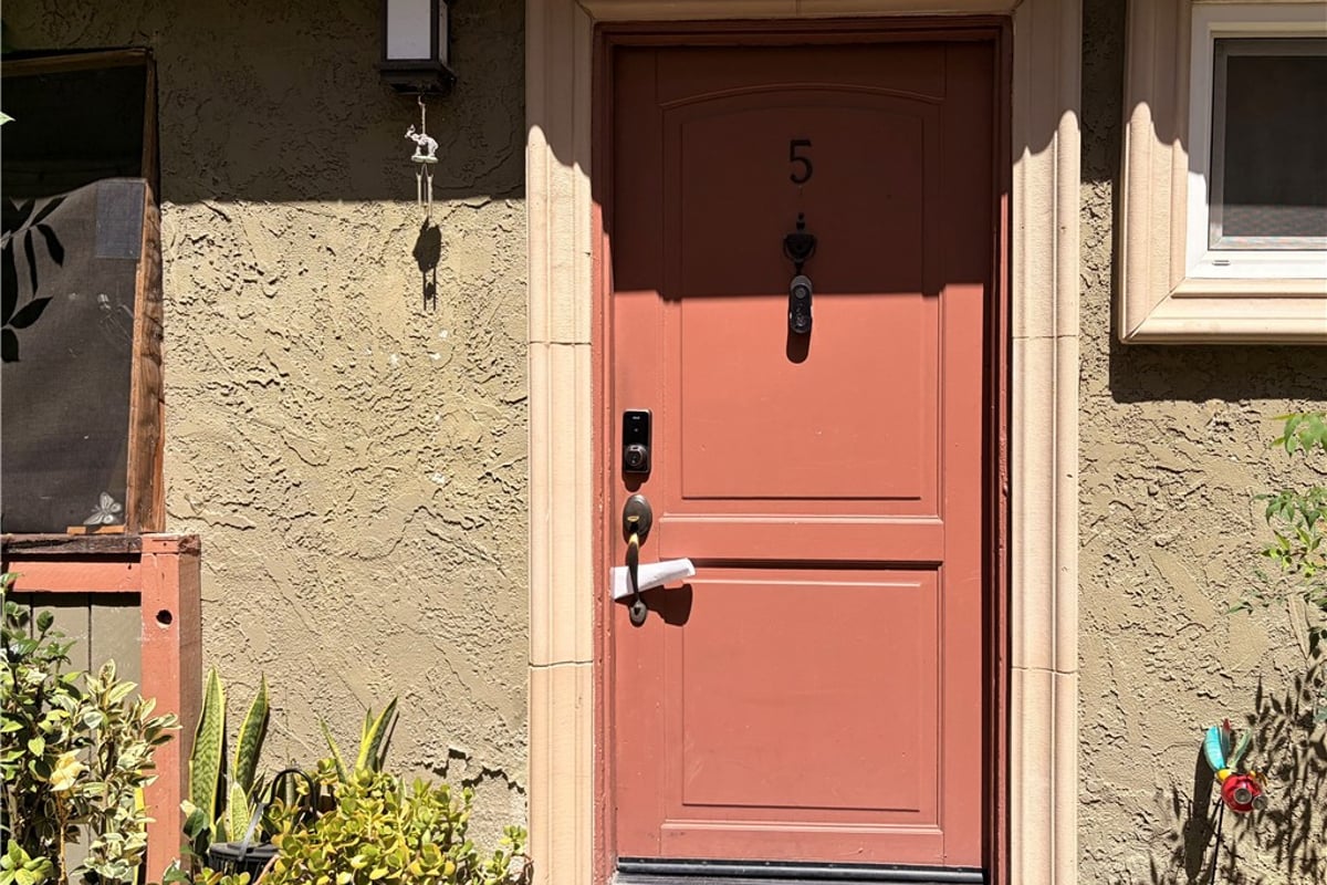 20146 Cohasset Street 5, Winnetka, CA 91306 — photo 1 of 37
