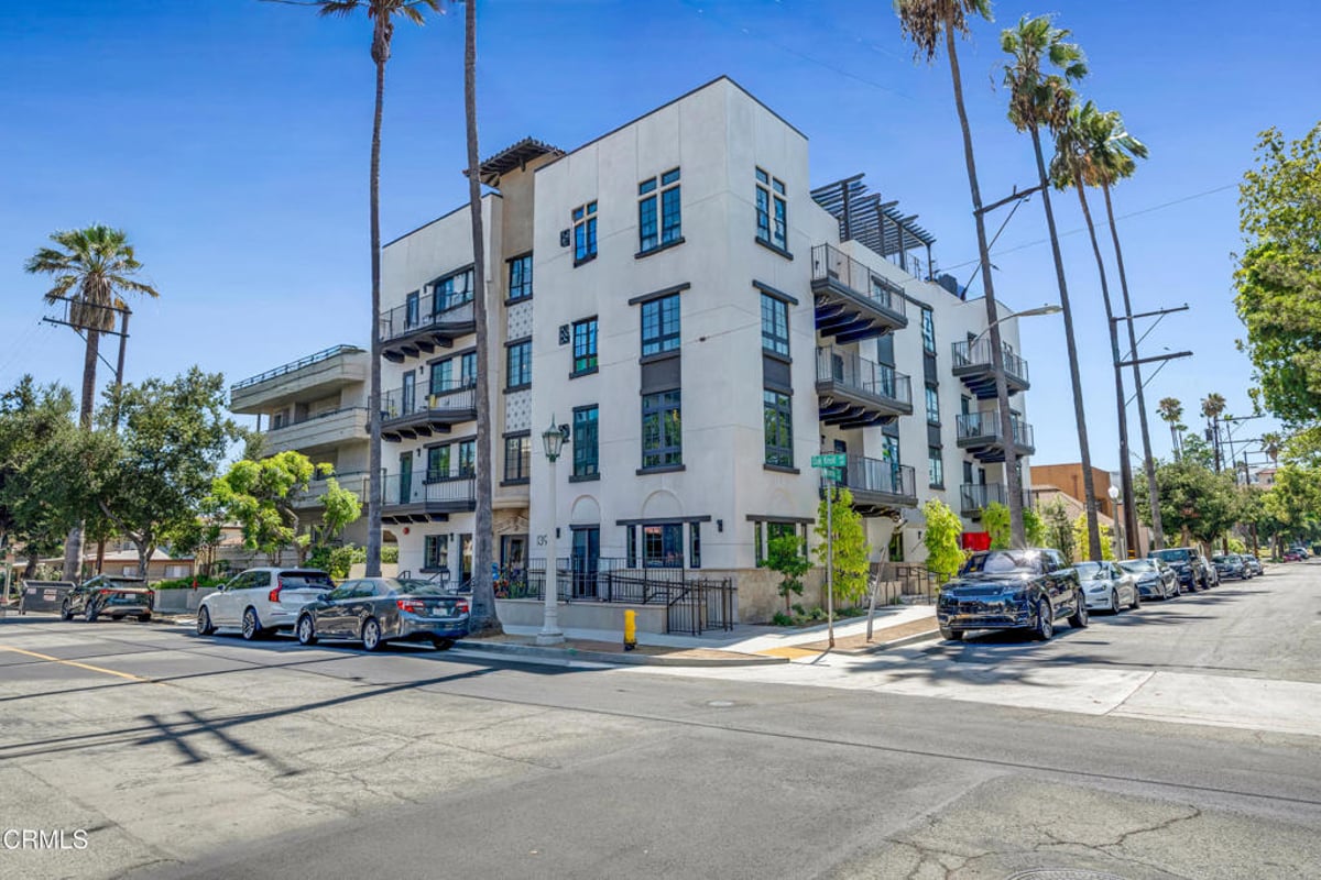 139 S Oak Knoll Avenue 103, Pasadena, CA 91101 — photo 1 of 24
