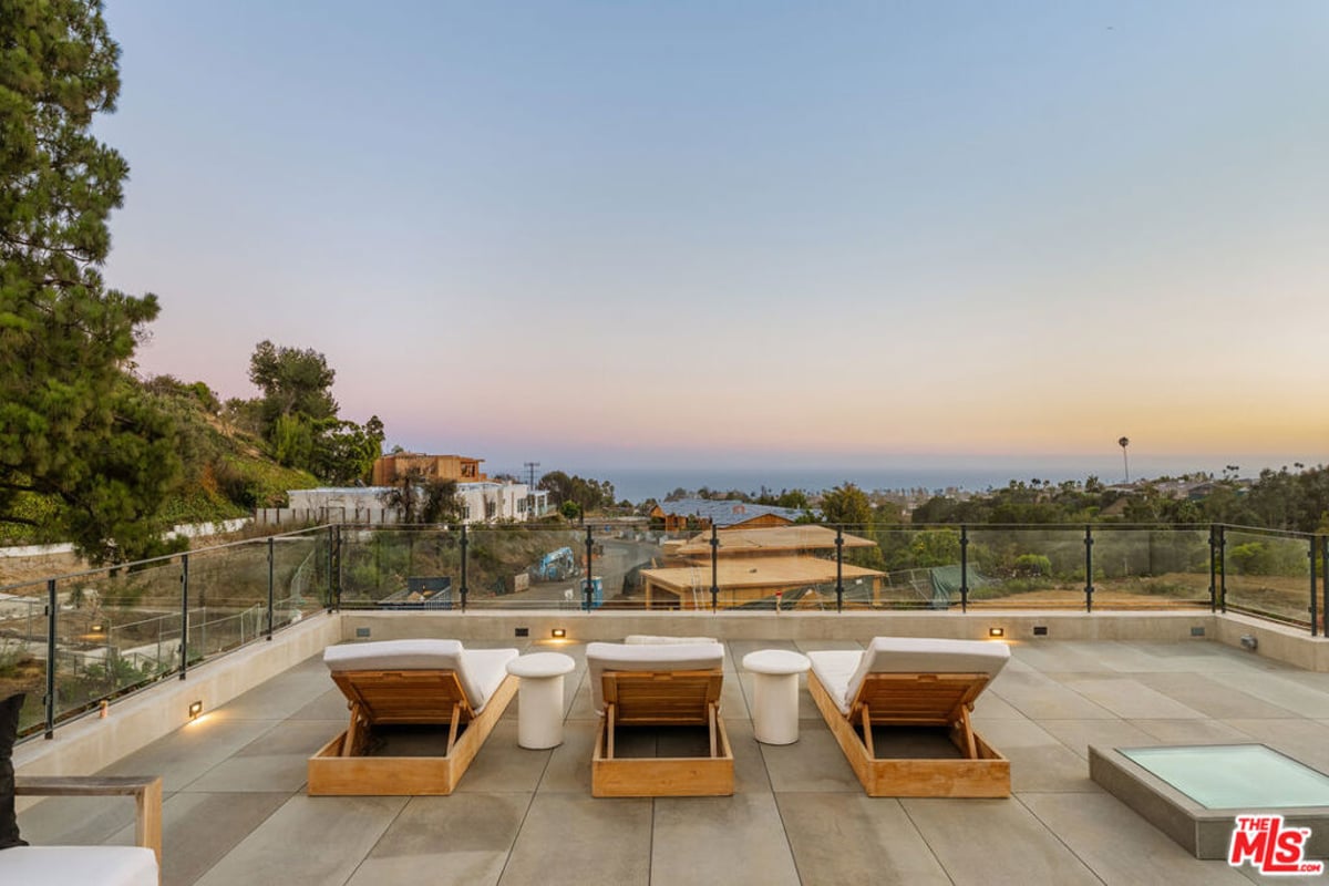 1205 Las Lomas Place, Pacific Palisades, CA 90272 — photo 1 of 26