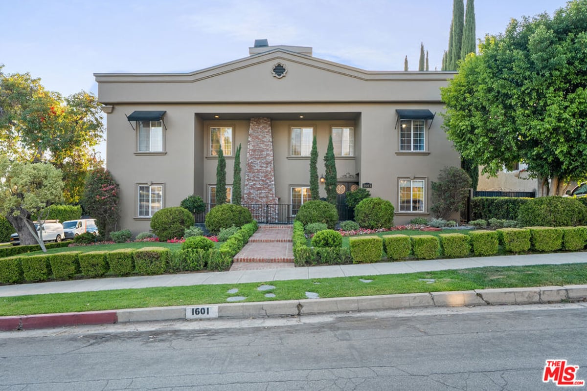 1601 Ard Eevin Avenue, Glendale, CA 91202 — photo 1 of 45